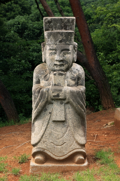 추존 진종 영릉의 서측 문석인